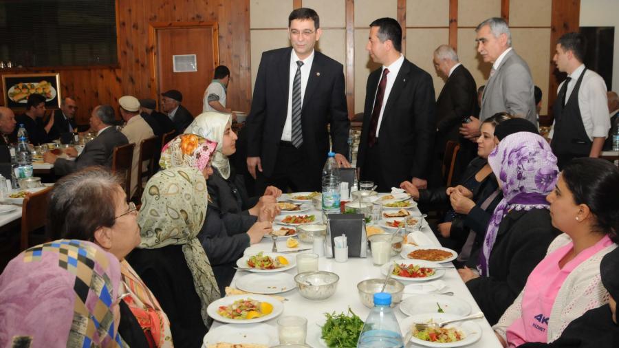 GSO’DAN YAŞLILARA MORAL YEMEĞİ