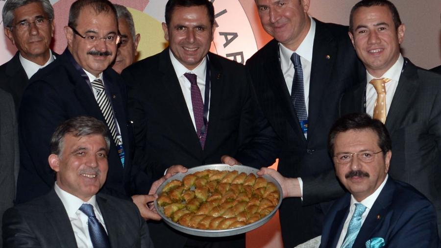 CUMHURBAŞKANI GÜL’E İFTARDA GAZİANTEP JESTİ
