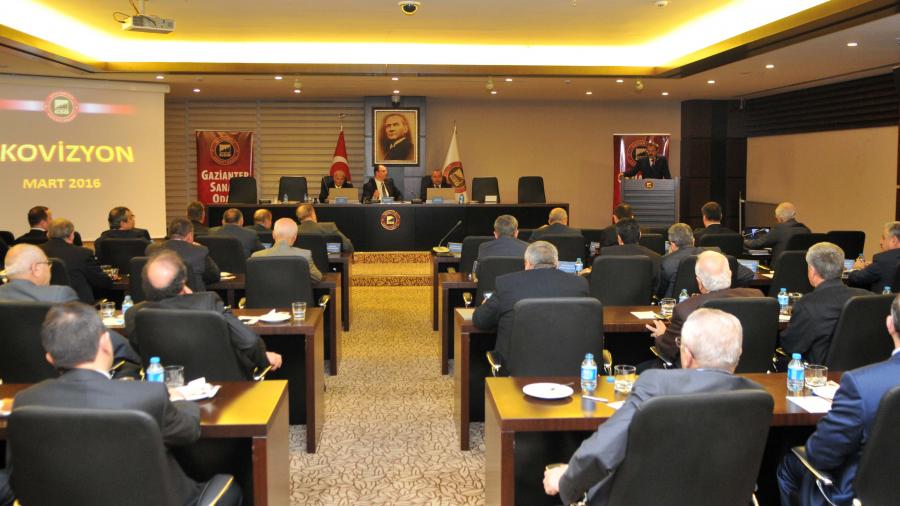 MECLİS TOPLANTISINDA ŞEHİTLER DUALARLA ANILDI