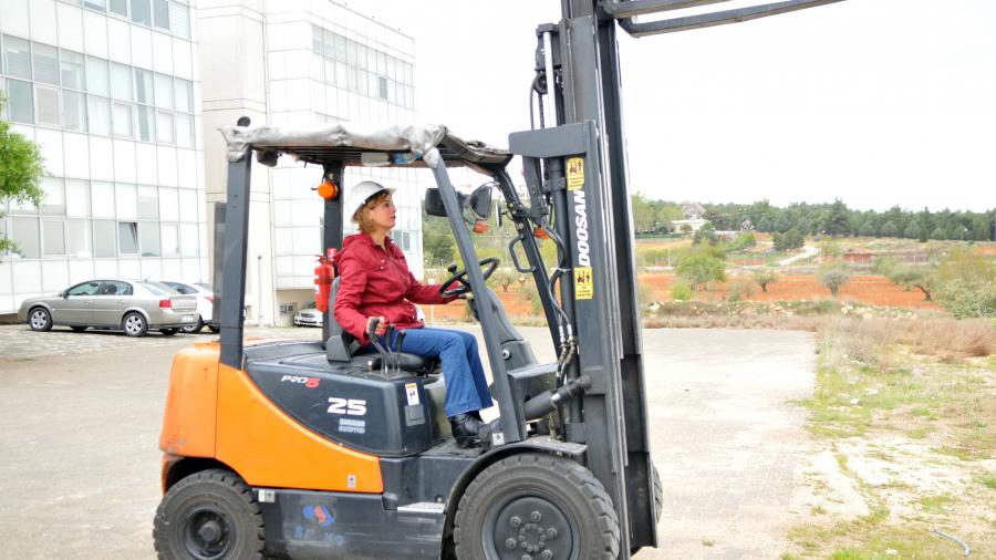GSO ÖNCÜLÜĞÜNDE BAYANLARA SİMÜLATÖRLÜ FORKLİFT OPERATÖRLÜĞÜ KURSU VERİLMEYE BAŞLADI