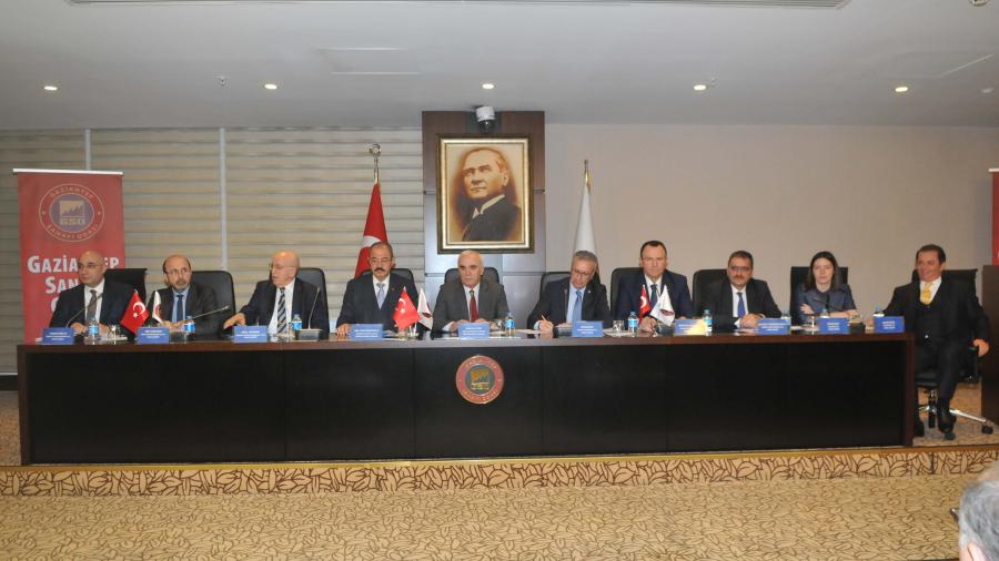 SANAYİCİLER, BANKA YÖNETİCİLERİYLE BİR ARAYA GELDİ