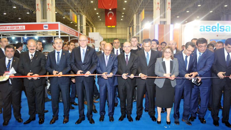 BAŞBAKAN YARDIMCISI ŞİMŞEK VE BAKAN IŞIK, SAVUNMA SANAYİ ZİRVESİNİN AÇILIŞINI YAPTI