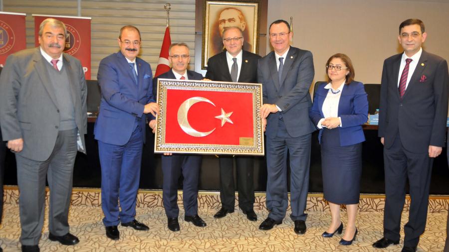 GSO, MALİYE BAKANI NACİ AĞBAL'I AĞIRLADI