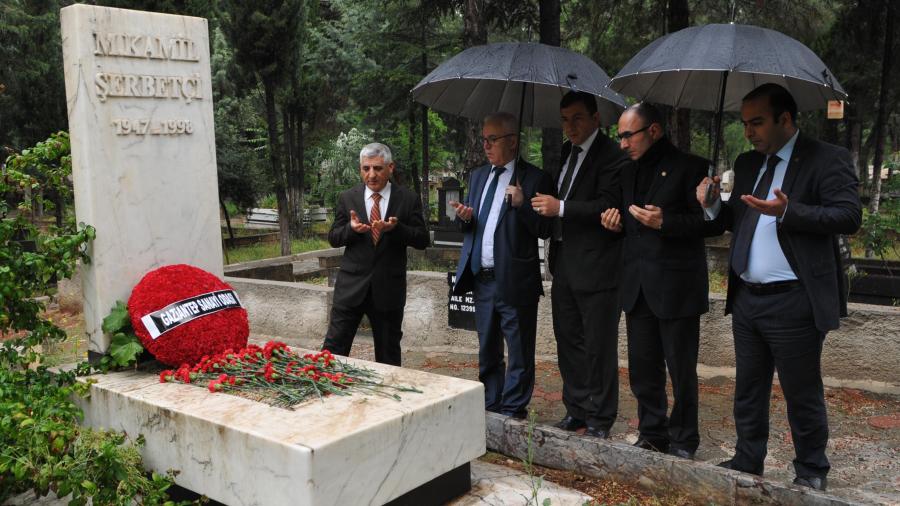 GSO ESKİ YÖNETİM KURULU BAŞKANI KAMİL ŞERBETÇİ MEZARI BAŞINDA ANILDI