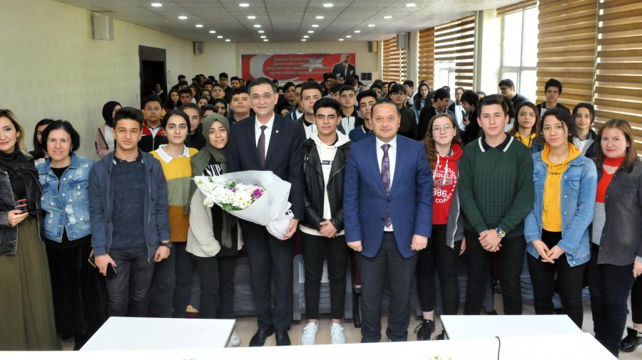 ADNAN ÜNVERDİ:“YAŞAMINIZIN BİR ANLAMI OLMASI İÇİN UĞRUNDA SAVAŞACAĞINIZ BİR HEDEFİNİZ DE OLMALI”