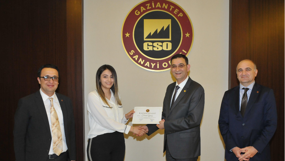 GSO İHRACAT AKADEMİSİ’Nİ TAMAMLAYAN KURSİYERLERE SERTİFİKA VERİLDİ