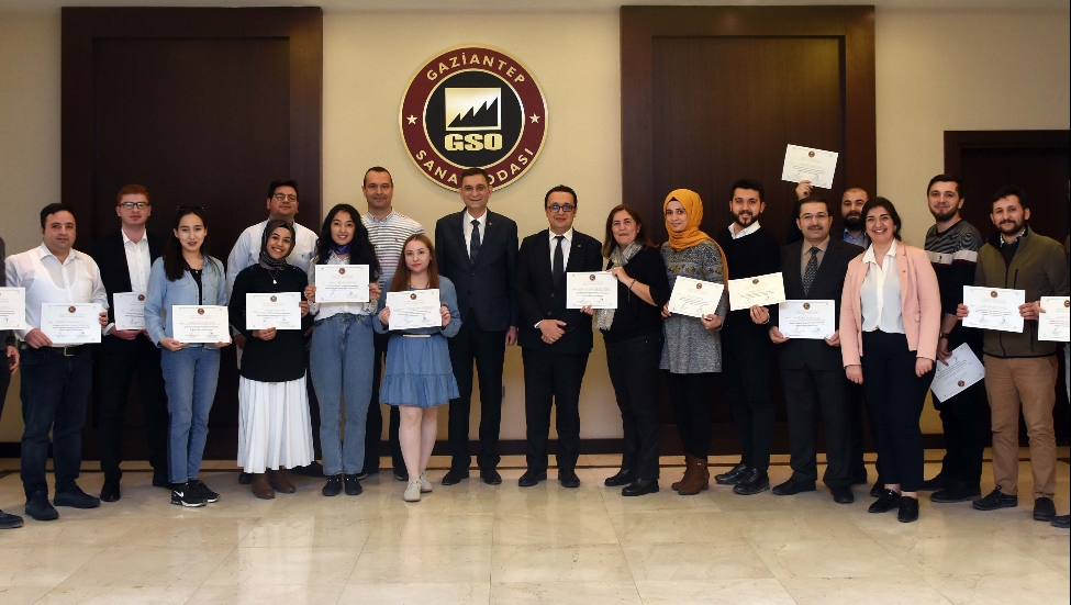 GSO İHRACAT AKADEMİSİ PROJESİ KURSİYERLERİ SERTİFİKALARINI ALDI