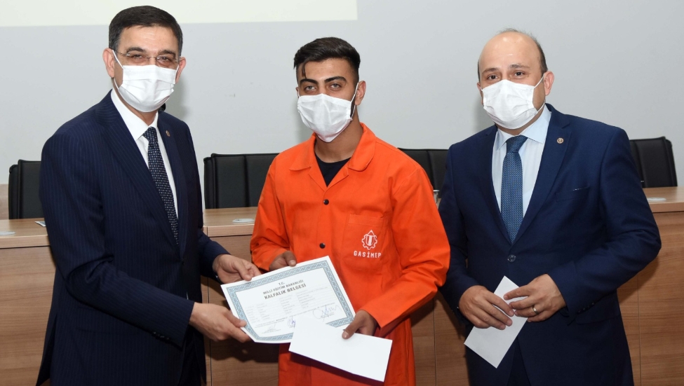 "GASİMEP PROJESİ’NDE ÖĞRENCİLER KALFALIK BELGELERİNİ ALDI" 