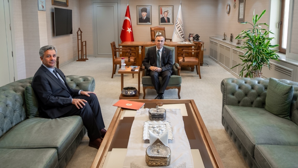 AYAKKABI İHTİSAS OSB BAŞKANI ALİ ÖZPOLAT, VALİ ÇEBER'İ ZİYARET ETTİ