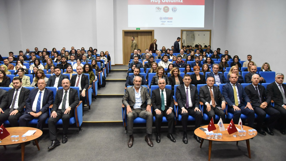 GENÇLER, AKADEMİ VE SANAYİ LİDERLERİ BİR ARAYA GELDİ