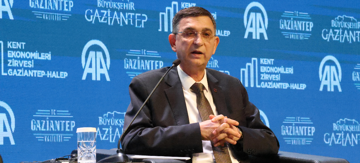BAŞKAN ÜNVERDİ, GAZİANTEP-HALEP KENT EKONOMİLERİ ZİRVESİ’NDE KONUŞTU