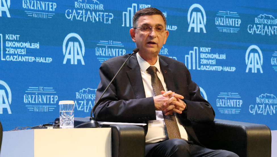 BAŞKAN ÜNVERDİ, GAZİANTEP-HALEP KENT EKONOMİLERİ ZİRVESİ’NDE KONUŞTU